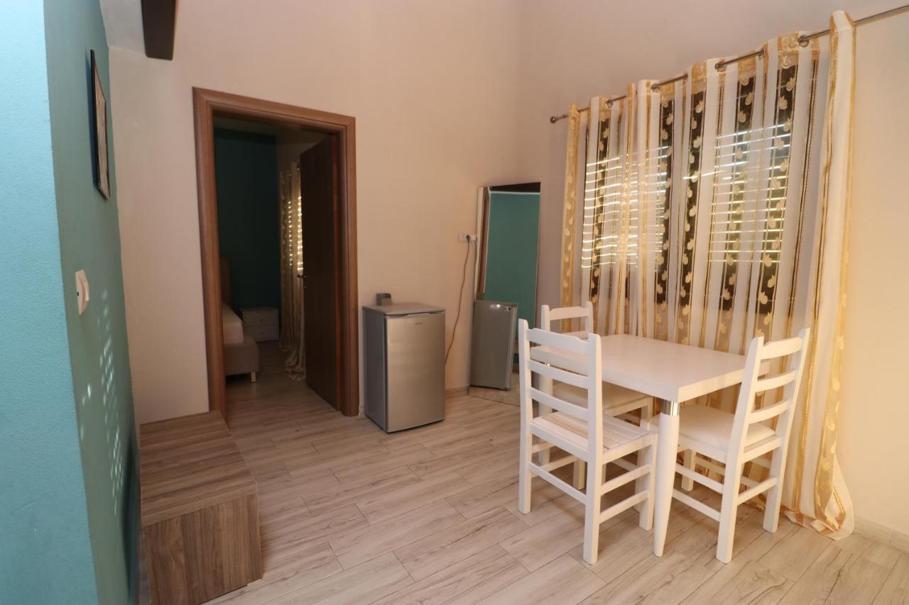 Vila Mateus Himare Exterior foto